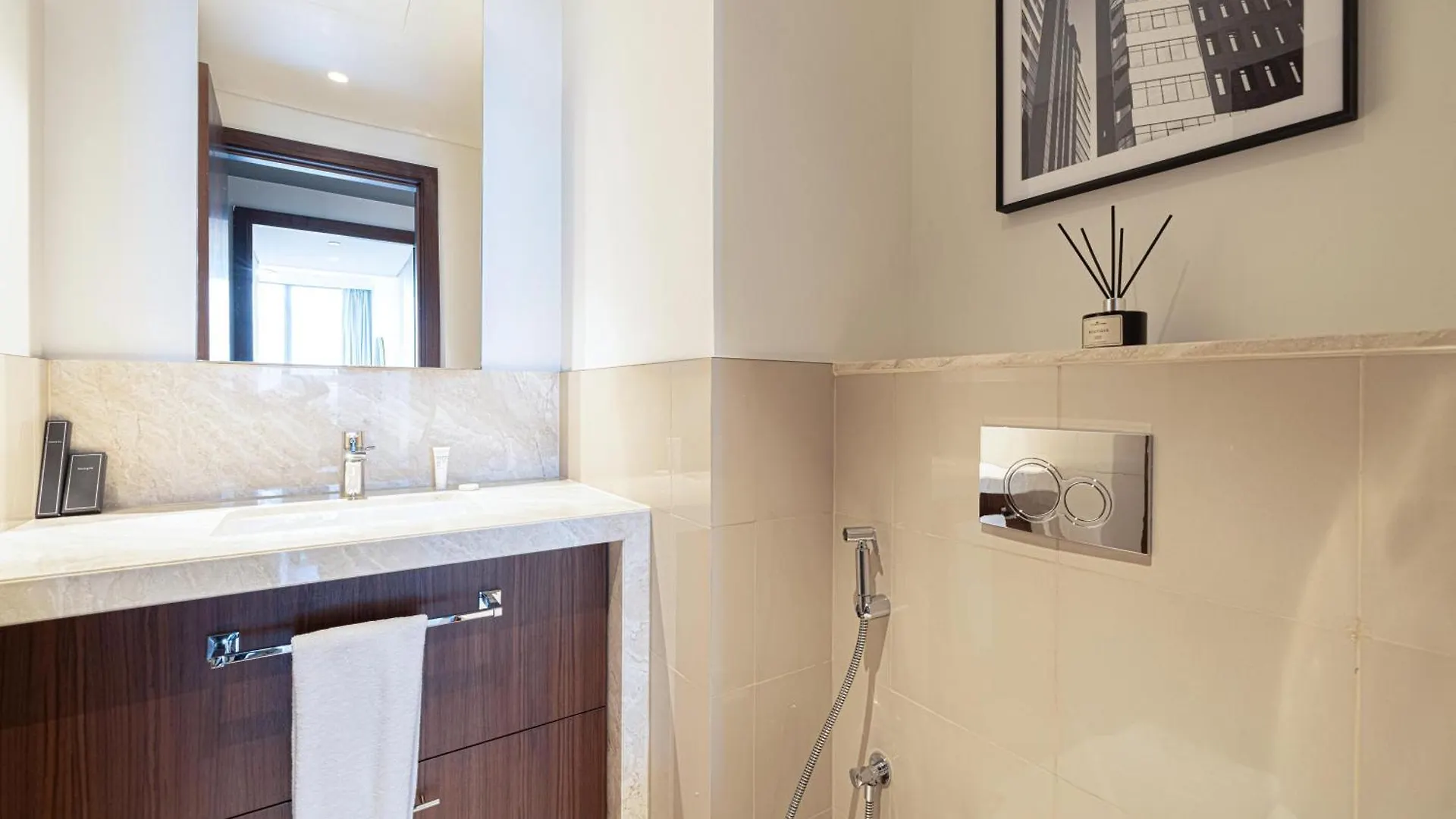 Modern 3Br + Maid Connected To Dubai Mall