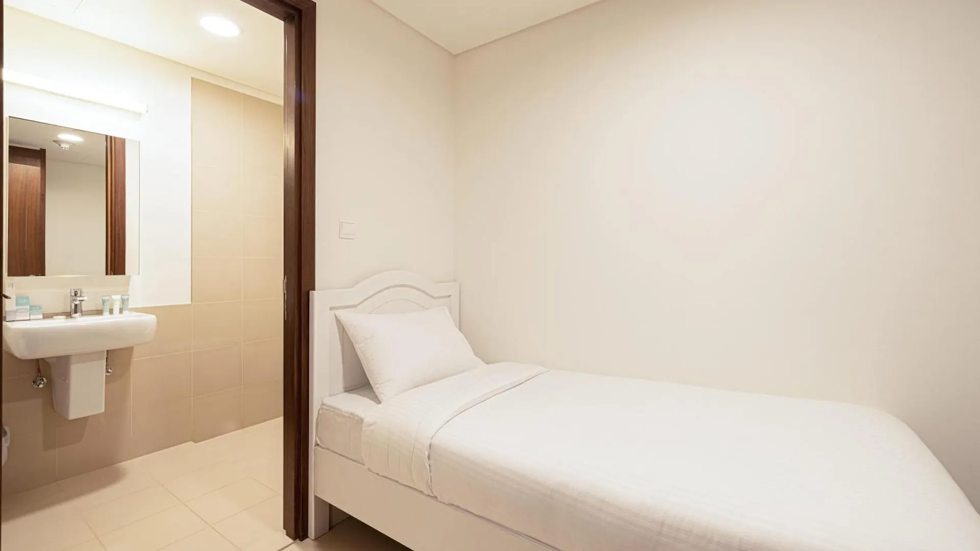 Modern 3Br + Maid Connected To Dubai Mall 0*,