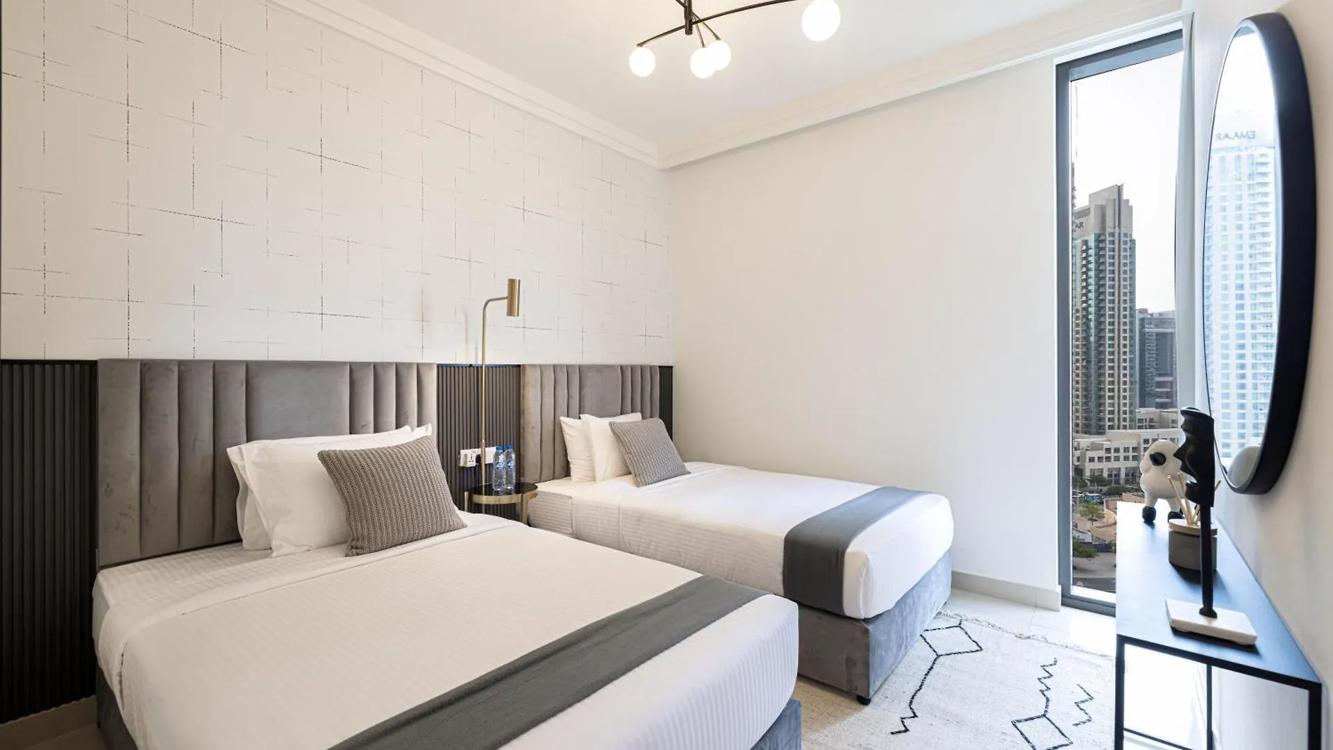 Modern 3Br + Maid Connected To Dubai Mall